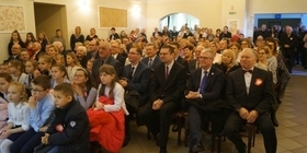 Uroczyste odsłąniecie tablicy pamiatkowej w Łopiennie