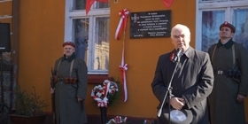 Uroczyste odsłąniecie tablicy pamiatkowej w Łopiennie