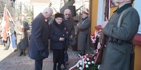 Uroczyste odsłąniecie tablicy pamiatkowej w Łopiennie