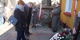 Uroczyste odsłąniecie tablicy pamiatkowej w Łopiennie
