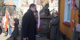 Uroczyste odsłąniecie tablicy pamiatkowej w Łopiennie