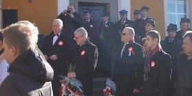Uroczyste odsłąniecie tablicy pamiatkowej w Łopiennie