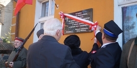 Uroczyste odsłąniecie tablicy pamiatkowej w Łopiennie