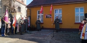 Uroczyste odsłąniecie tablicy pamiatkowej w Łopiennie