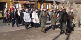 Uroczyste odsłąniecie tablicy pamiatkowej w Łopiennie