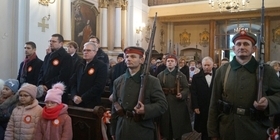 Uroczyste odsłąniecie tablicy pamiatkowej w Łopiennie
