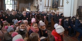 Uroczyste odsłąniecie tablicy pamiatkowej w Łopiennie