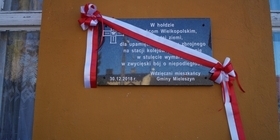 Uroczyste odsłąniecie tablicy pamiatkowej w Łopiennie