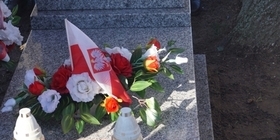 Uroczyste odsłąniecie tablicy pamiatkowej w Łopiennie